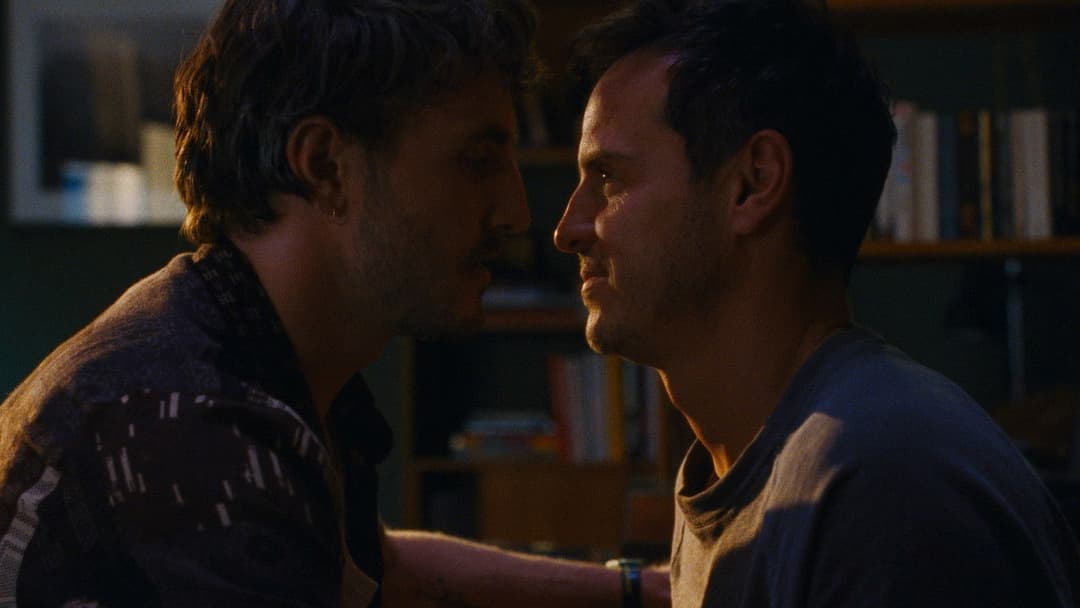 Ми всі - незнайомці backdrop 19