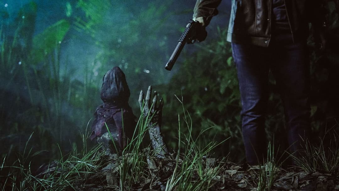 Mikael: Pemburu Dua Alam backdrop 1