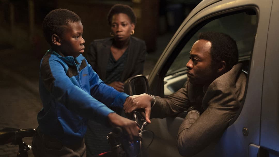 Tori et Lokita backdrop 8