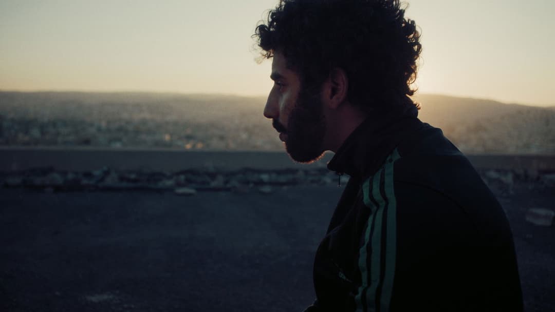 Rebel - In den Fängen des Terrors backdrop 17