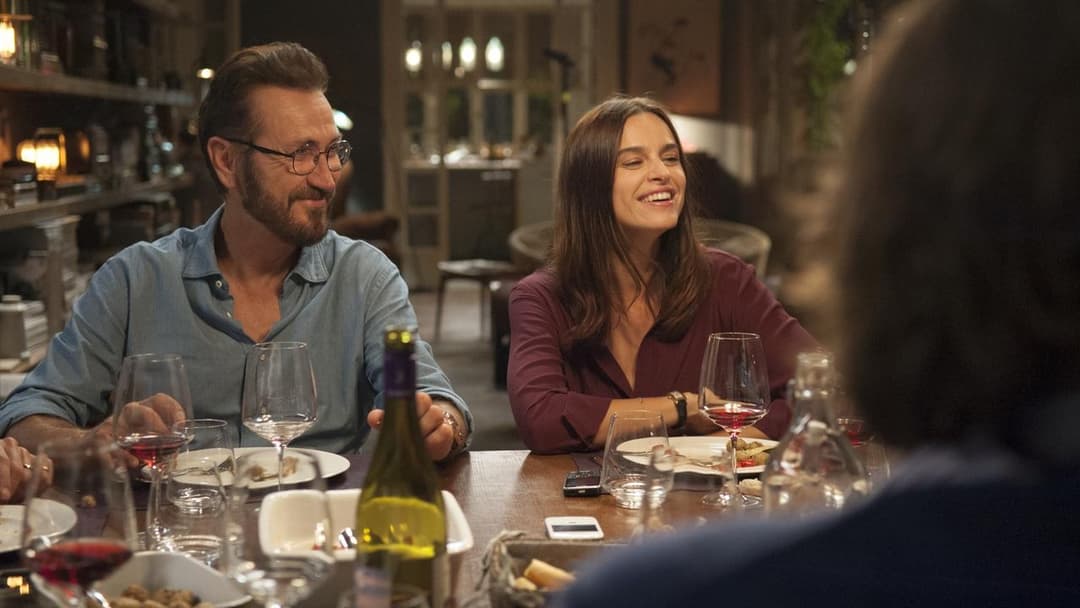 Perfect Strangers - Wie viele Geheimnisse verträgt eine Freundschaft? backdrop 2