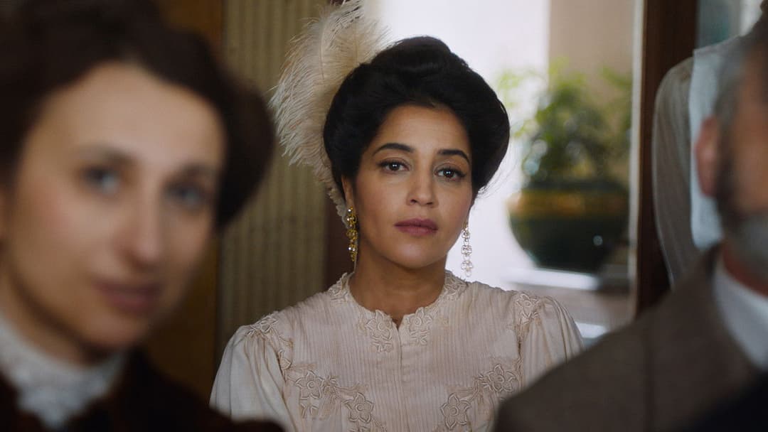 La nouvelle femme backdrop 8