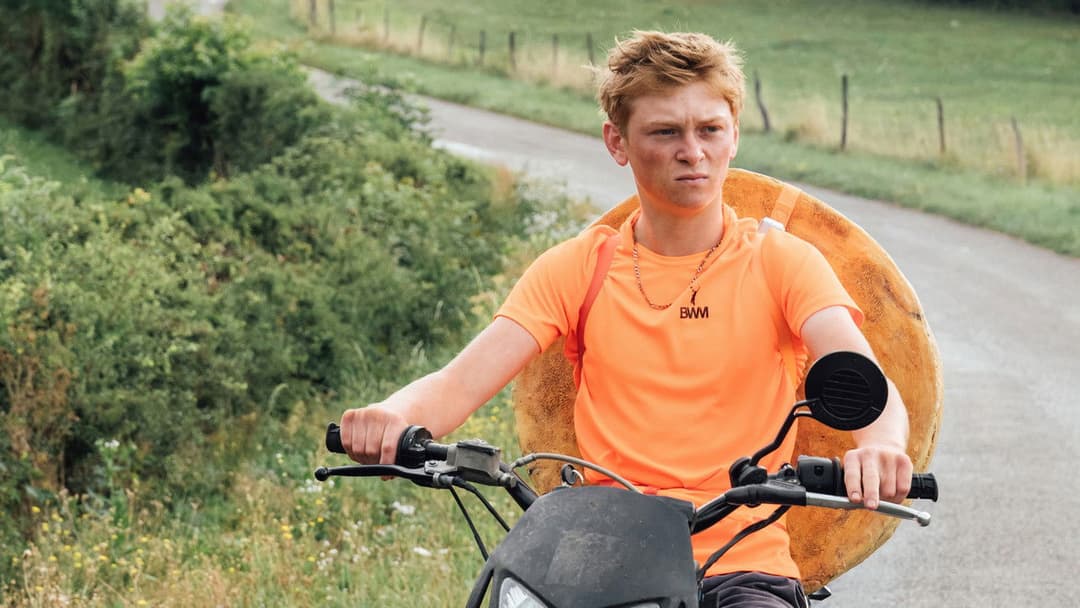 Vingt Dieux backdrop 10