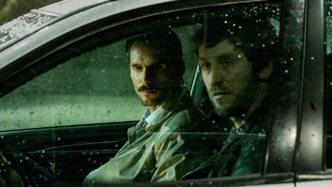 Die Warnung backdrop 6