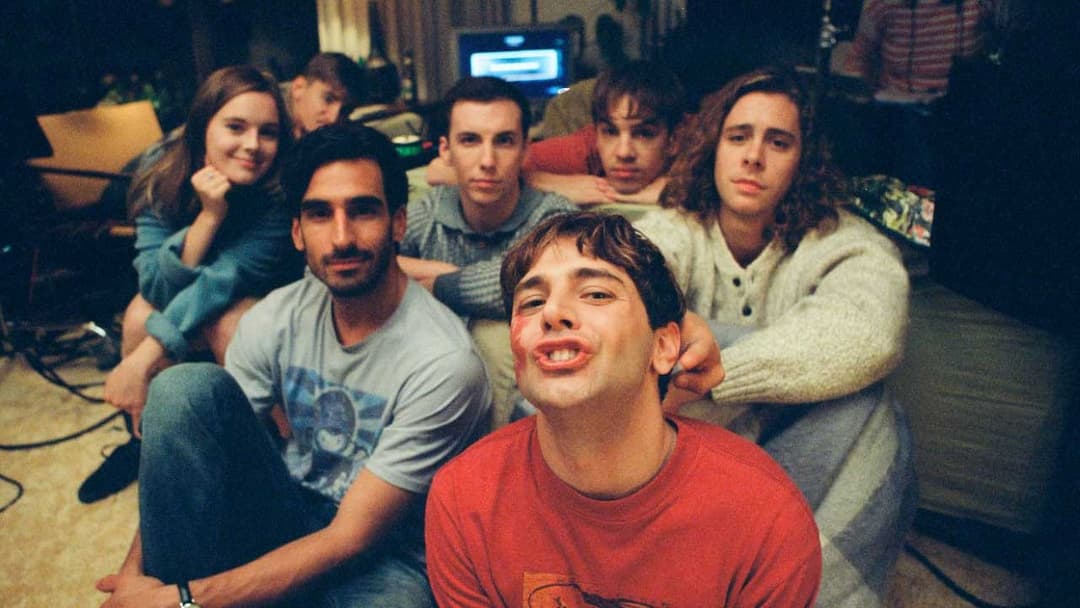 Матіас і Максим backdrop 3