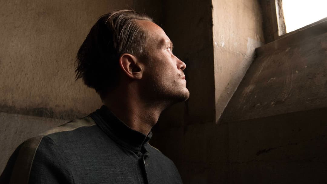 Приховане життя backdrop 17