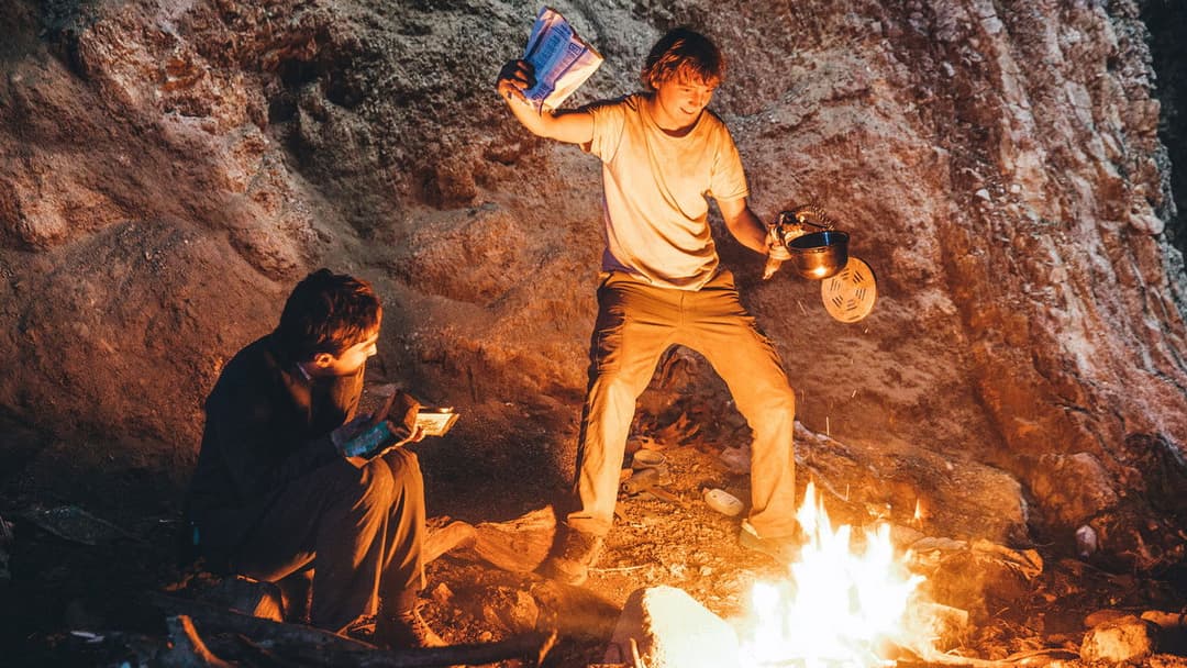 Людина — швейцарський ніж backdrop 18