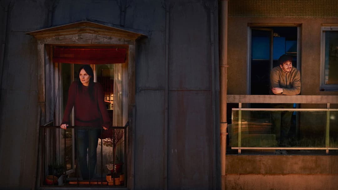 Він і вона backdrop 16