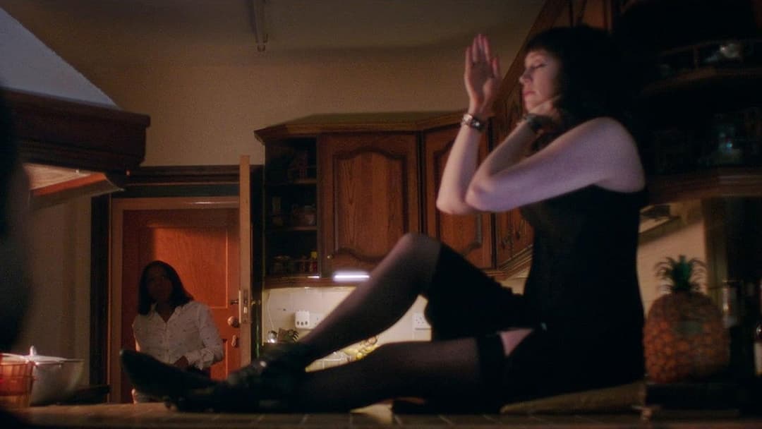 Маленька червона сукня backdrop 8