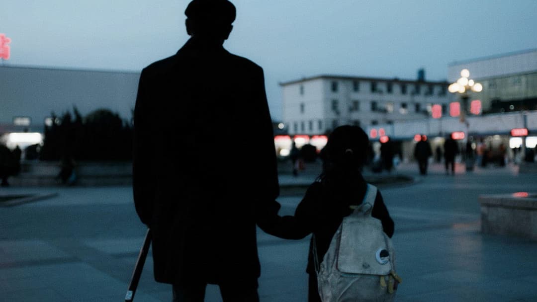 Слон сидить спокійно backdrop 20