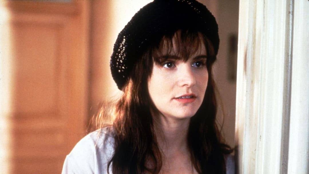 Самотня біла жінка backdrop 7