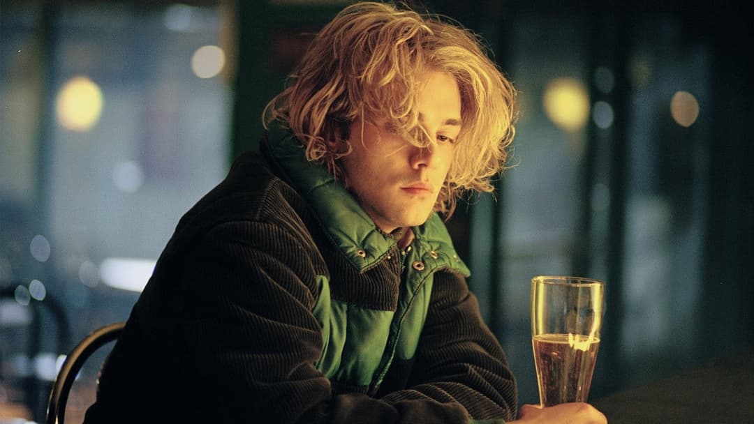 Том на фермі backdrop 7