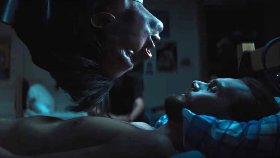 Деніел несправжній backdrop 18