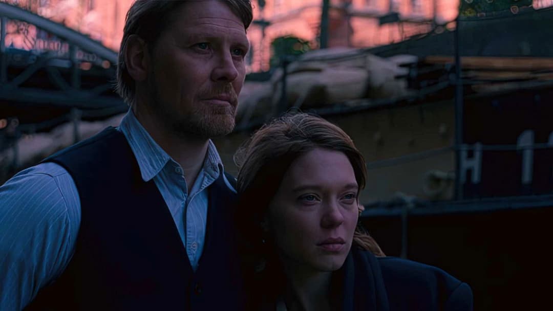 Die Geschichte meiner Frau backdrop 11