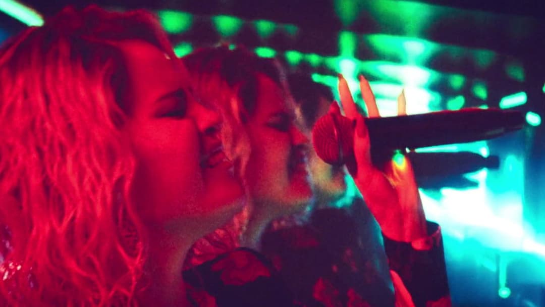 Емілія Перес backdrop 7