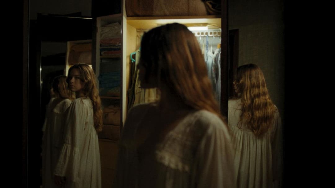 Mala bèstia backdrop 3