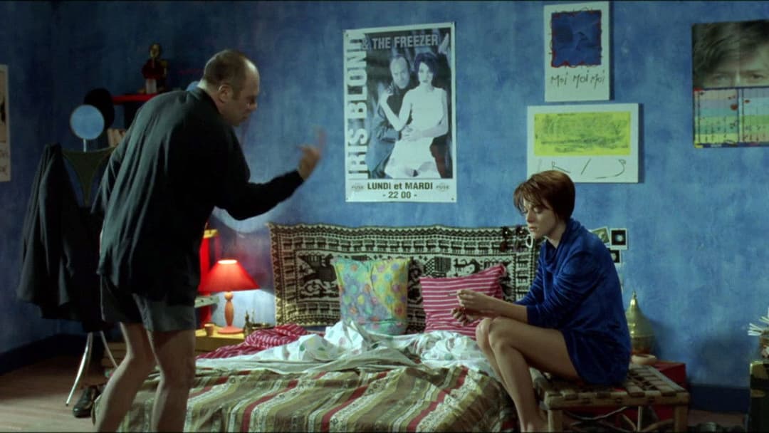 Iris Blond backdrop 3