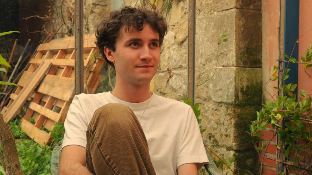 Le Portrait d'un Oiseau backdrop 2