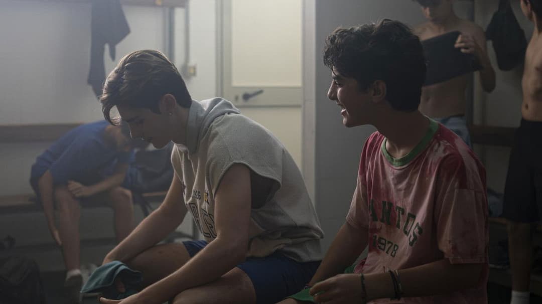 Il ragazzo dai pantaloni rosa backdrop 2