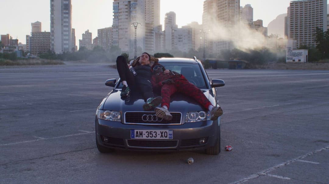 Афера по-французьки backdrop 7