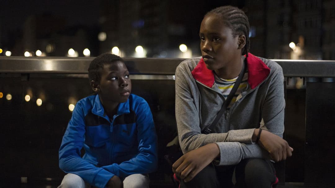 Tori et Lokita backdrop 9