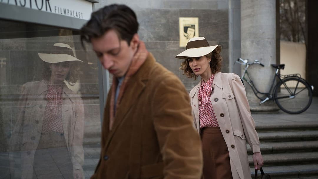 Die Unsichtbaren backdrop 16