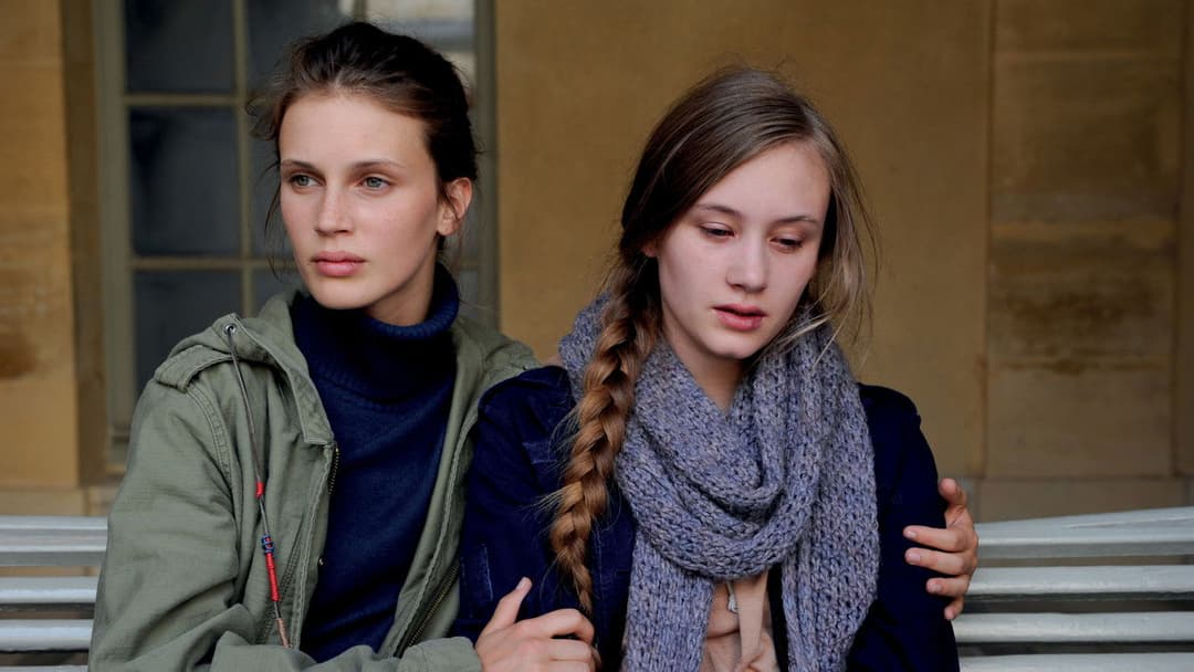 Молода і прекрасна backdrop 16