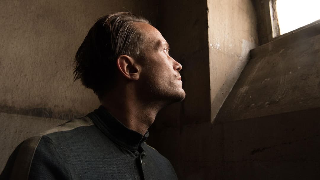 Приховане життя backdrop 7