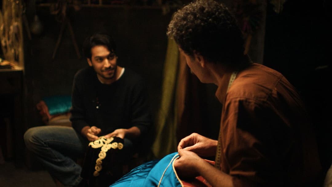 أزرق القفطان backdrop 6