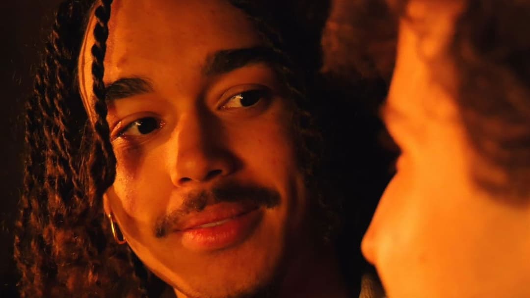 Le Portrait d'un Oiseau backdrop 4