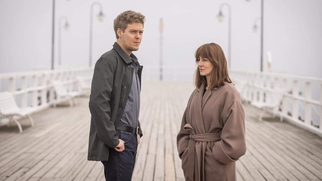 Farben des Bösen: Rot backdrop 4