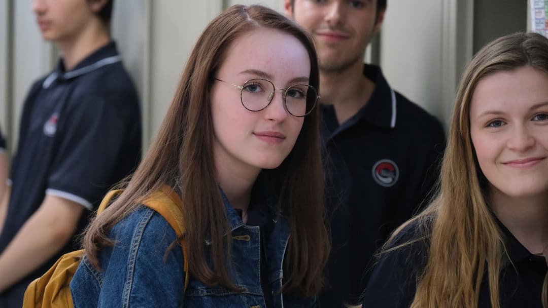 The Guide to the Perfect Family backdrop 6