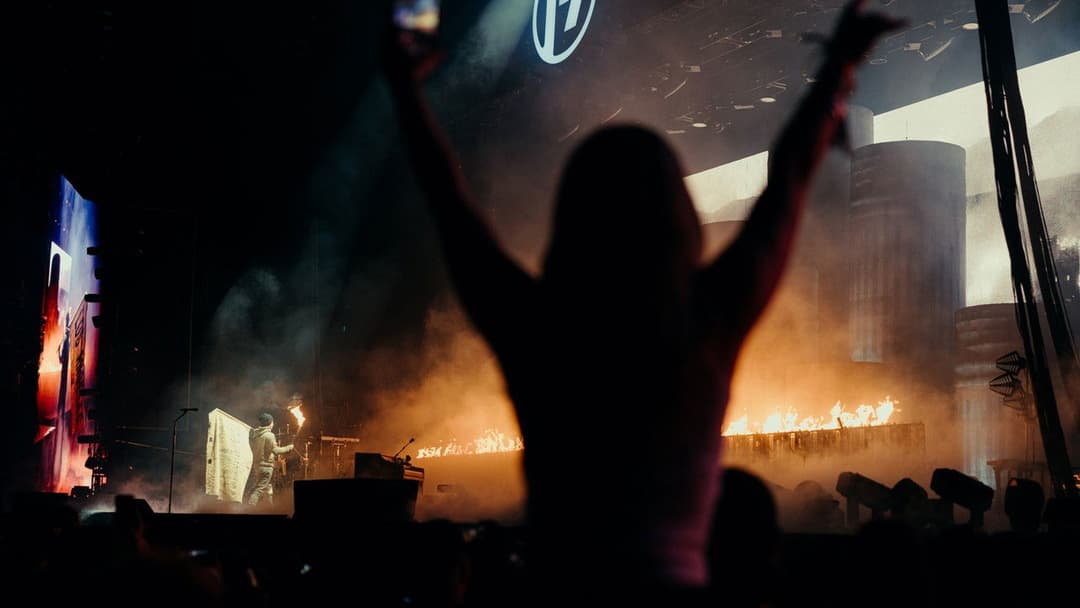 Twenty One Pilots: More Than We Ever Imagined backdrop 9