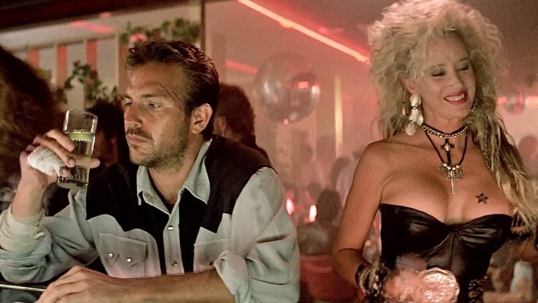 Revenge - Eine gefährliche Affäre backdrop 6