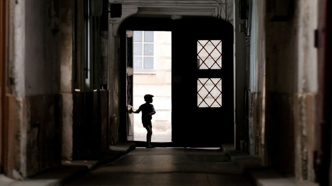 Sarahs Schlüssel backdrop 11