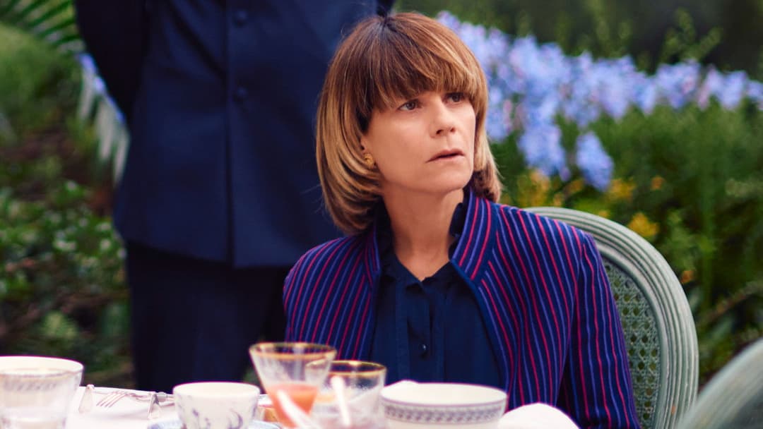 The Richest Woman in the World backdrop 11