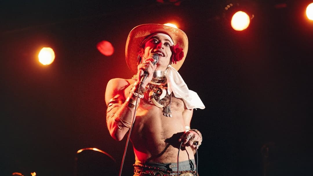 Homem com H backdrop 2