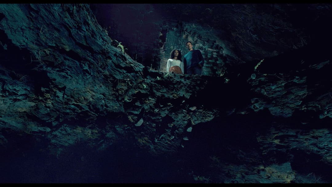 There's Something Wrong with the Children backdrop 9