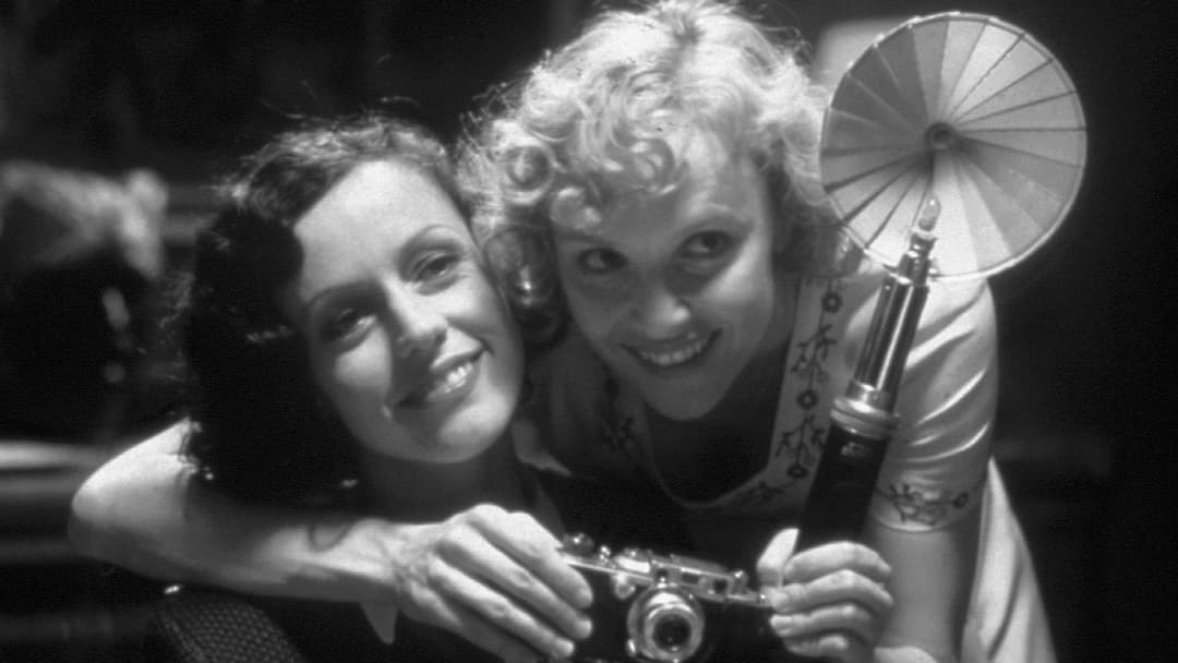 Еймі та Ягуар backdrop 3