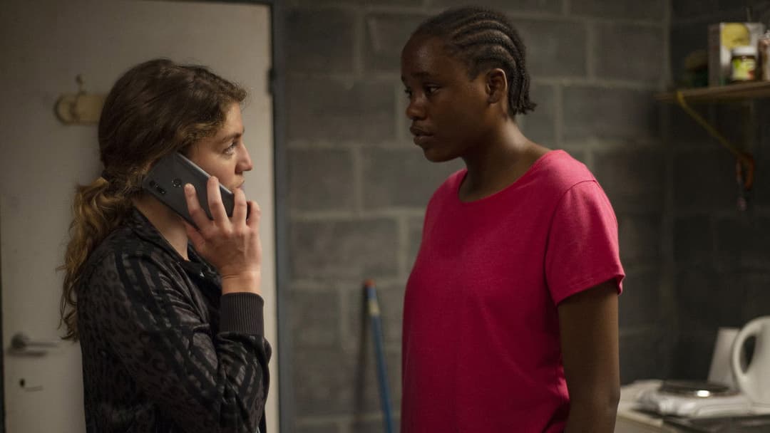 Tori et Lokita backdrop 10