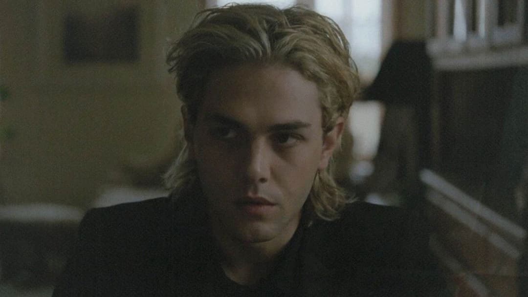 Том на фермі backdrop 10