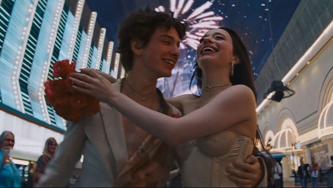 Анора backdrop 6