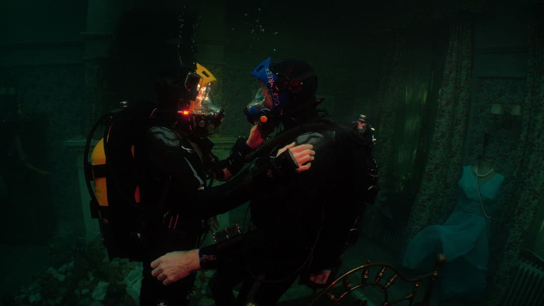 The Deep House backdrop 6