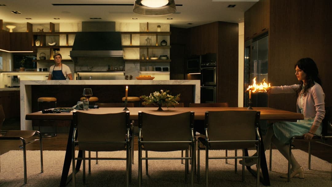 Companion - Die perfekte Begleitung backdrop 17