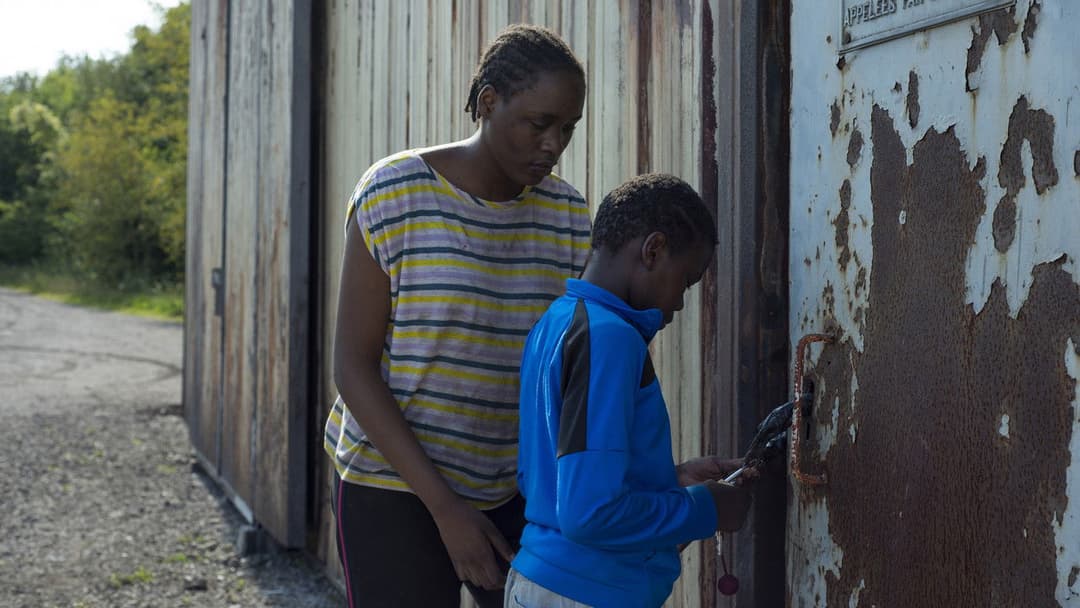 Tori et Lokita backdrop 12