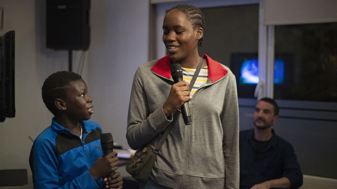 Tori et Lokita backdrop 3