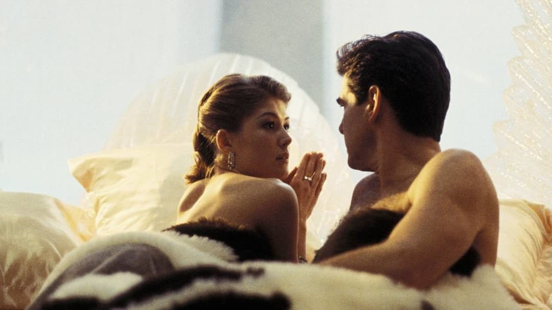 007: Помри, але не зараз backdrop 19