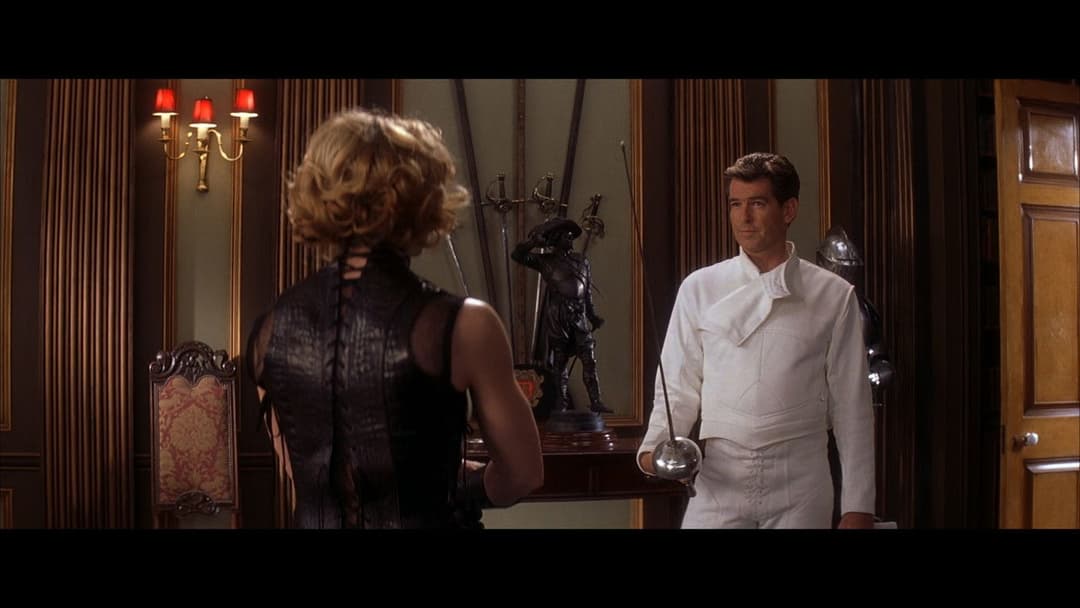 007: Помри, але не зараз backdrop 15