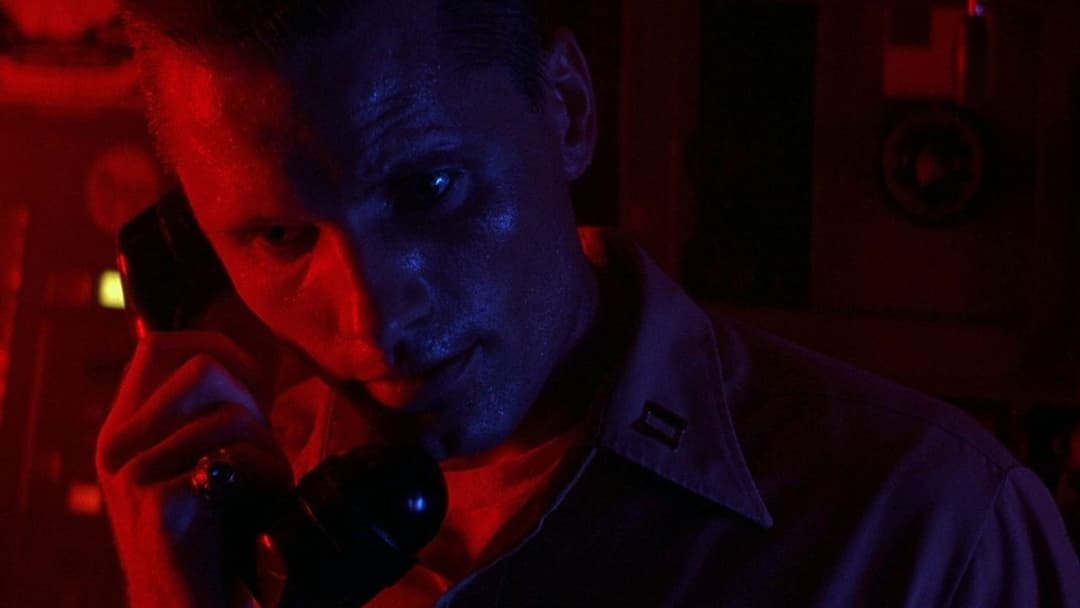 Багряний приплив backdrop 19