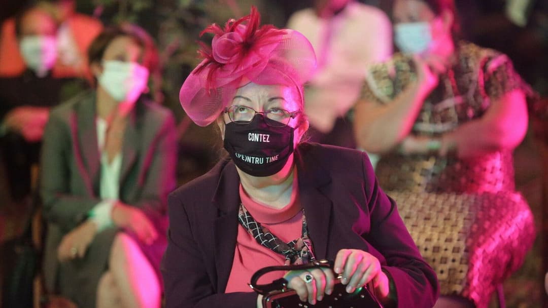 Bad Luck Banging or Loony Porn backdrop 18